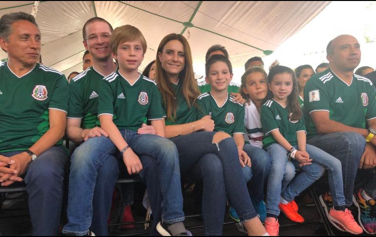 Anaya publicó una foto donde aparece con su familia disfrutando el partido. TWITTER / @RicardoAnayaC