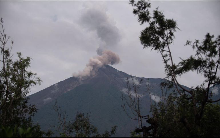 La erupción del Volcán de Fuego dejó 110 muertos, 197 desaparecidos y tres mil 617 personas que siguen alojadas en albergues. EFE / S. Billy