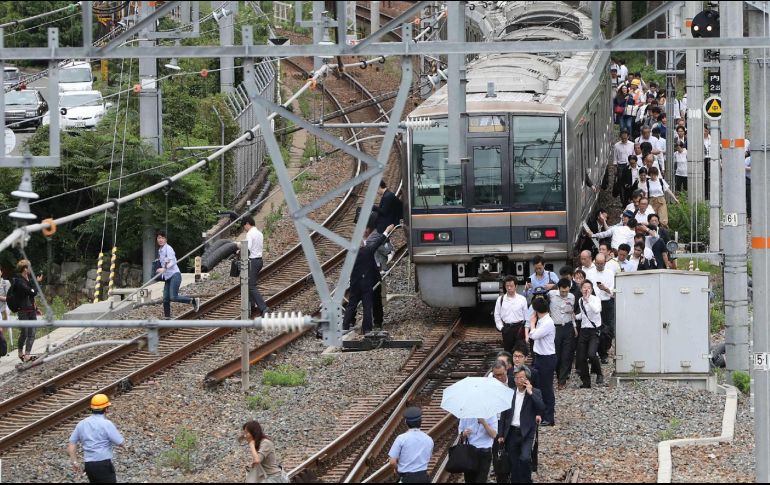 Los servicios ferroviarios en varias localidades fueron suspendidos. AFP