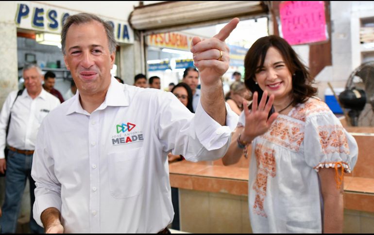 Meade visitó el Mercado Independencia de Los Mochis, Sinaloa, para desayunar en compañía de su esposa Juana Cuevas. NOTIMEX