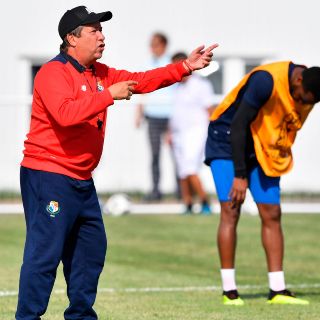 “El Bolillo” Gómez tomará dos botellas de vodka si Panamá avanza