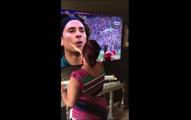 Guillermo Ochoa recibió doble bendición, y al parecer surtió efecto. TWITTER/@paolaa_janet