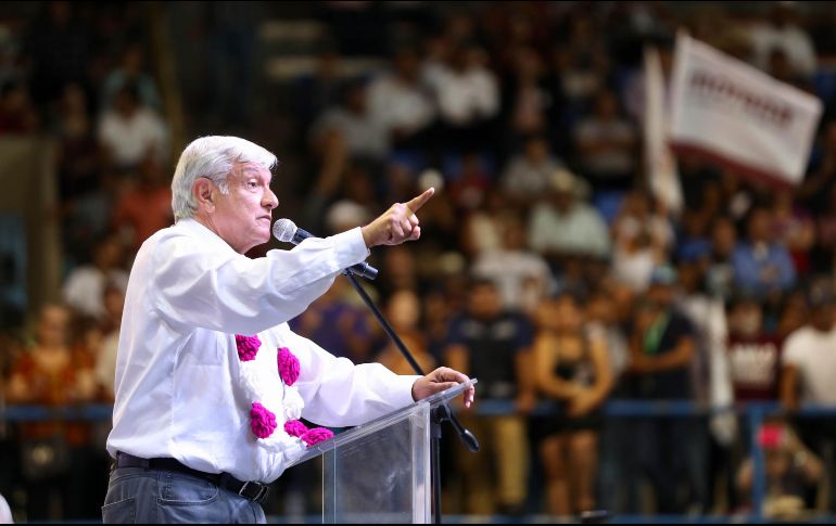 López Obrador se presentó ante unas cinco mil personas reunidas en la Expoforum de Hermosillo. SUN / V. Rosas
