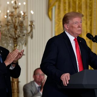 Trump promete "dominio" de EU en el espacio, con viajes a la Luna y Marte