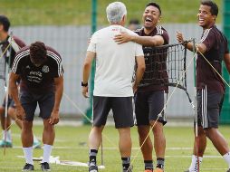 El buen humor fue la constante en el entrenamiento regenerativo que tuvo ayer la Selección mexicana un día después de su histórico triunfo frente Alemania. AP