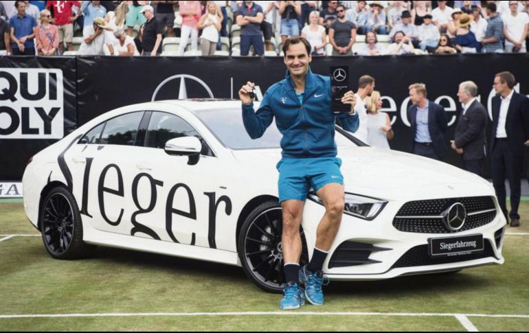 El suizo Roger Federer reapareció en el torneo de Stuttgart llevándose el título y regresando al número uno del ranking ATP. AP
