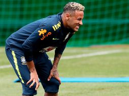 La defensa suiza saldó un récord de 10 faltas sobre el delantero -la mayor cantidad sufrida por un mismo jugador en un partido de una Copa desde hace dos décadas. EFE / R. Wittek