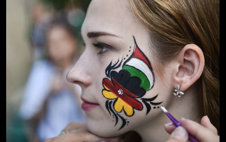 Apoyo compartido. Con los colores de México y Alemania. AFP/Archivo