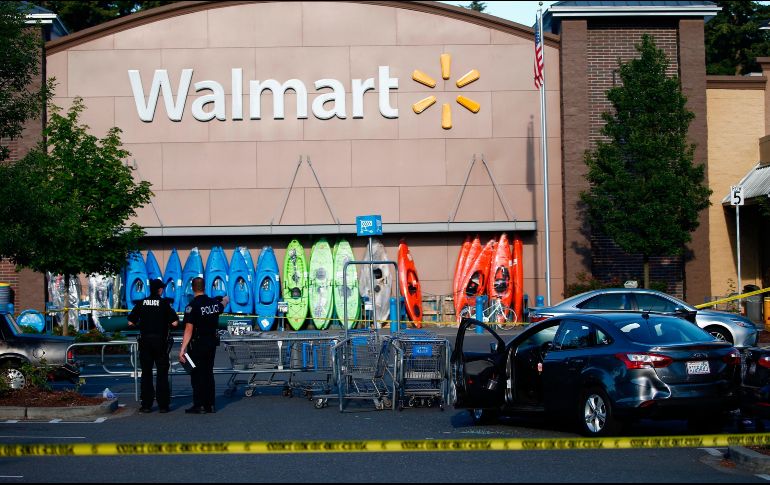 El tirotero ocurre frente a una tienda Walmart en Alabama. AP / B. Hansen