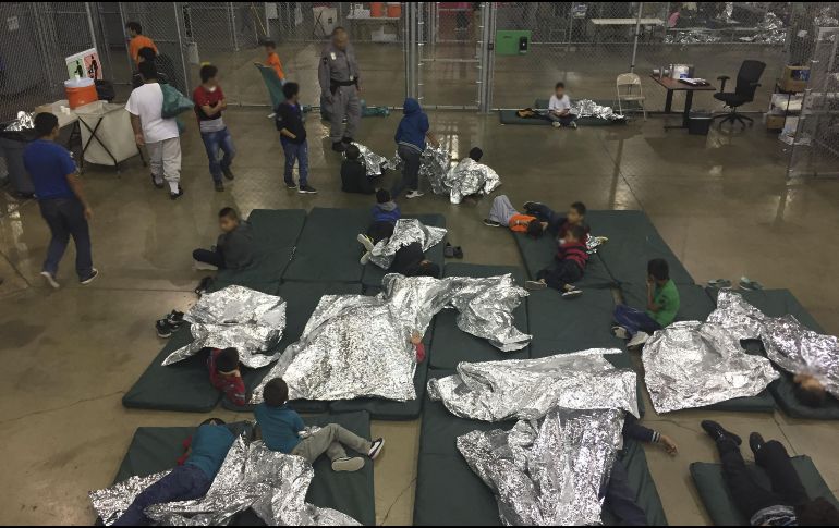Alrededor de dos mil niños, han sido separados de sus padres al momento de cruzar la frontera sur de EU sin documentos. AFP / US Customs and Border Protection