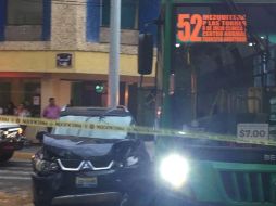 El accidente tuvo lugar en la intersección de Contreras Medellín y San Felipe. ESPECIAL / Bomberos de Guadalajara