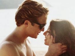 Pareja. Diego Boneta e Isabel Burr, en los roles de Luis Miguel y Adela Noriega. ESPECIAL