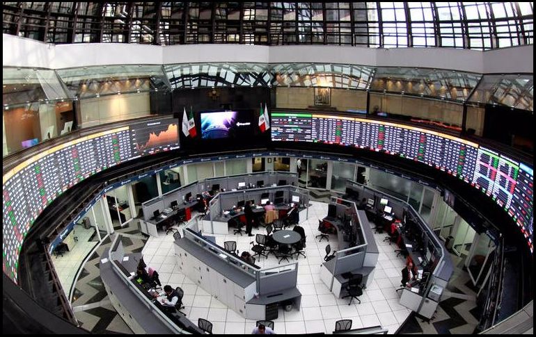 El mercado accionario local opera con un volumen de 1.086 millones de títulos, por un importe económico de 38.9 millones de pesos. FACEBOOK / @bolsamexicanavalores