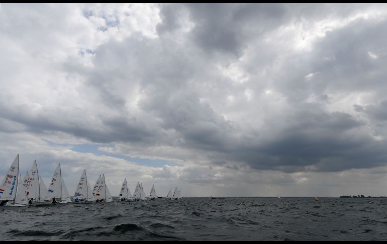Veleros compiten en una carrera en el mar Báltico, cerca de la costa de la ciudad alemana de Kiel. AFP/DPA/C. Rehder