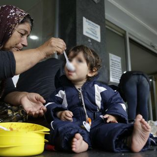 Theresa May condena política migratoria de EU