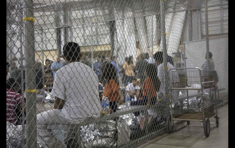 Los niños migrantes separados de sus padres en el límite entre México y Estados Unidos son retenidos en espacios cercados que parecen jaulas. El Centro de Procesamiento Central en McAllen, Texas en una imagen del pasado 17 de junio.