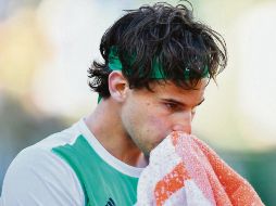 Despedida. Dominic Thiem se lamenta tras quedar eliminado en el torneo de Halle. AP
