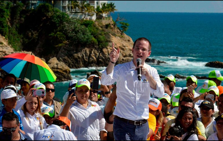 En Acapulco, Anaya también ofreció apoyo para los trabajadores del campo. AFP/F. Robles
