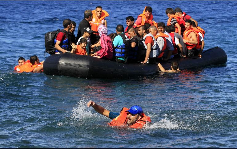 La guardia costera trasladó a los refugiados a las dependencias de las autoridades migratorias de Esmirna. EFE/ARCHIVO