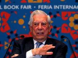 Detallan que Vargas Llosa no sufrió fractura ósea, pero sí un hematoma en la zona del glúteo izquierdo. NTX / ARCHIVO