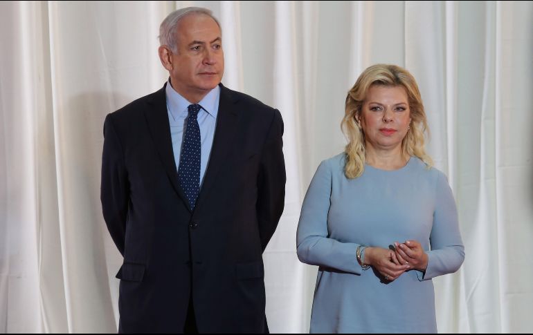 Sara Netanyahu (der) enfrenta desde hace años acusaciones de comportamiento abusivo. AFP / ARCHIVO