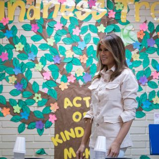 Melania dice que quiere ayudar a reunir "rápido" a las familias inmigrantes