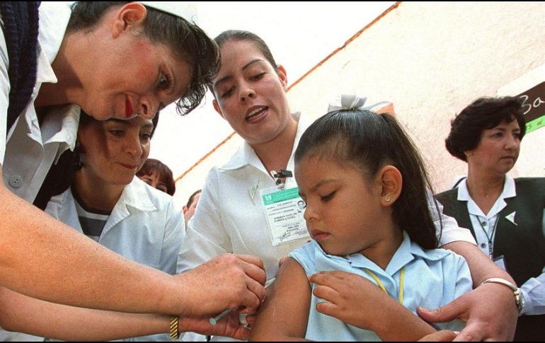 En México son pocos los casos de quienes no son vacunados, ya que la mayoría de las vacunas se reparten en el sector público. EL INFORMADOR / ARCHIVO