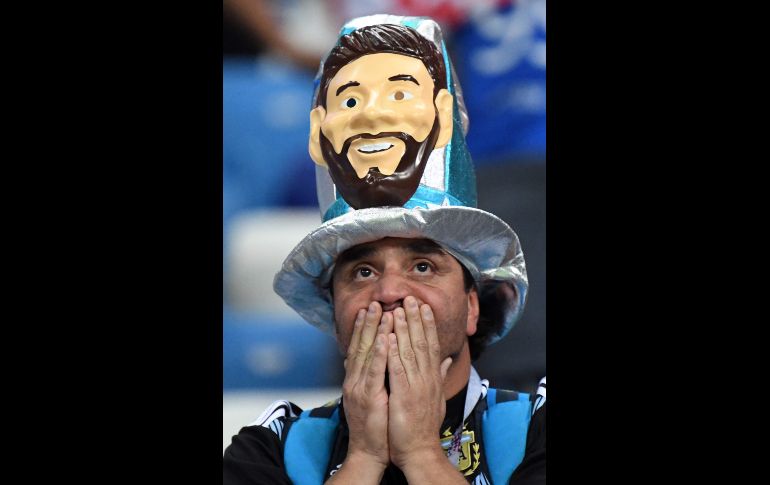 El sombrero con la imagen de Leo Messi no ayudó a que Argentina ganara en el estadio de Nizhny Novgorod, Rusia.