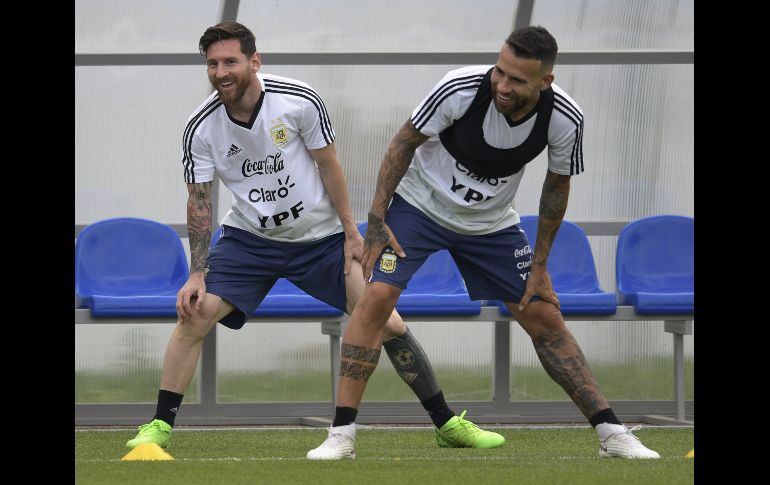 Los jugadores del Mundial de futbol de Rusia 2018 han dejado ver sus tatuajes en entrenamientos y partidos. Leonel Messi y Nicolás Otamendi , de Argentina. AFP/J. Mabromata
