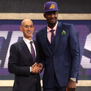 Deandre Ayton llega a los Suns