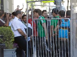 En medio de un fuerte dispositivo de seguridad, jugadores de la Selección mexicana arribaron ayer al hotel de concentración en la ciudad de Rostov del Don. SUN/L. Cortés