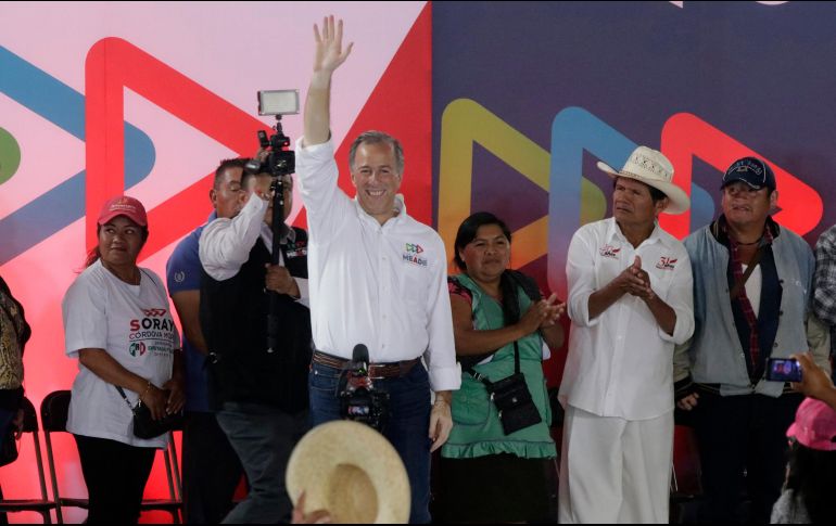 En Puebla, en donde una vez más la organización Antorcha Campesina lo arropó y le ofreció dos millones 100 mil sufragios. NTX/ C. Pacheco