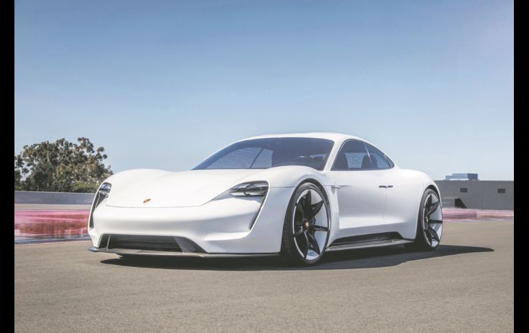 Porsche trabaja en un coche totalmente eléctrico y ya se informó que se llamará “Taycan”.