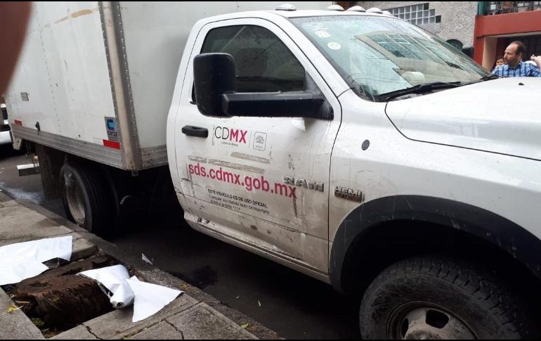 La camioneta utilizada para transportar las despensas estaba marcada con logotipos de la Sedeso. TWITTER / @PonFDE
