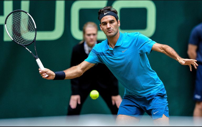 Federer se medirá en la final al ganador del duelo entre el croata Borna Coric y el español Roberto Bautista, dos adversarios que le deberían plantear batalla. EFE / S. Steinbach