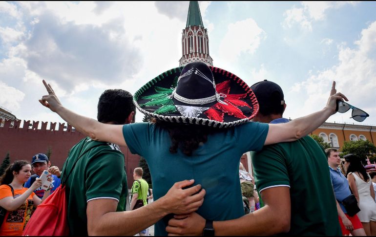En otros puntos de Rusia, mexicanos apoyan al combinado tricolor. AFP / Y. Kadobnov