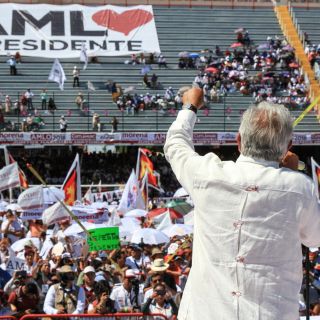 Abandonan a López Obrador en su cierre de campaña en Veracruz