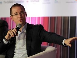 El PAN y el PRD han estado repartiendo diversas tarjetas, denominadas 