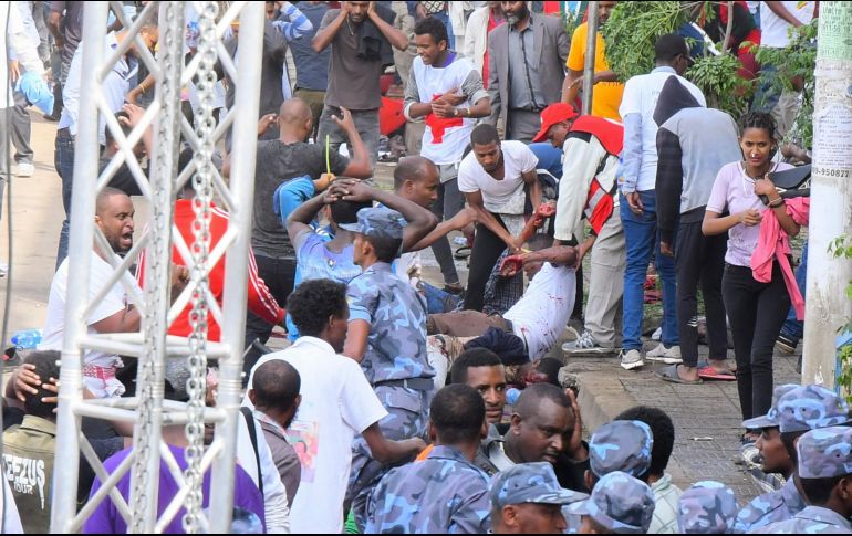 La explosión se produjo poco después de que, en la famosa plaza Meskel de Adís Abeba, terminara su discurso Abiy Ahmed. EFE/STR
