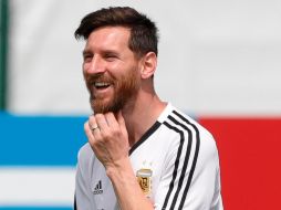 Neymar, Batistuta y Puyol, entre otras figuras del futbol mundial, felicitan a Messi. AP/R. Mazalan