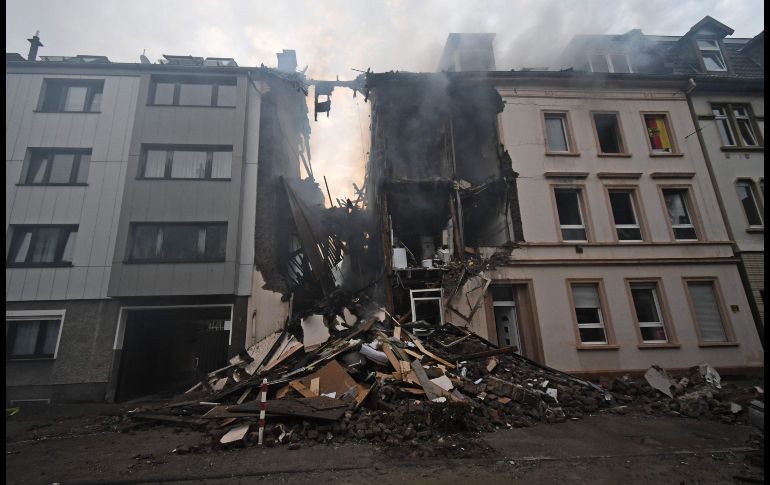 Una casa quedó en escombros luego de una explosión anoche en la ciudad alemana de Wuppertal. Se reportaron al menos cinco personas lesionadas. AFP/DPA/H. Kaiser