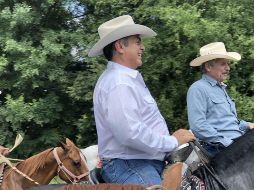 A una semana se los comicios, Rodríguez Calderón va acompañado de unos mil jinetes. TWITTER / @JaimeRdzNL