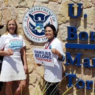 Sobrina de John F. Kennedy hace huelga de hambre por niños migrantes