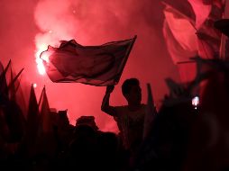 Simpatizantes celebran el triunfo de Erdogan. EFE / E. Sahin