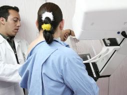 En México, cinco mil 500 decesos por año se registran por cáncer de mamá en mujeres, 15 al día y poco más de uno cada dos horas. EL INFORMADOR / ARCHIVO