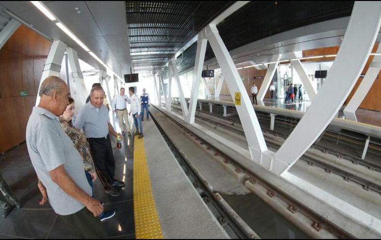En esta primera prueba se checaron los gálibos, distancias, ajuste con la catenaria y espacio del tren en el viaducto. EL INFORMADOR / A. Camacho