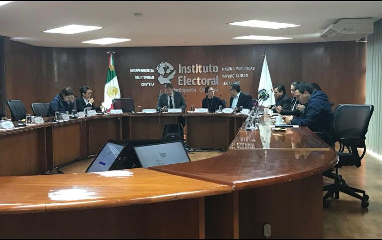 Alcaraz Cross atribuyó la posibilidad de que se amplíen los tiempos del PREP a que se tendrán que escrutar y computar seis diferentes votaciones. TWITER/ @iepcjalisco