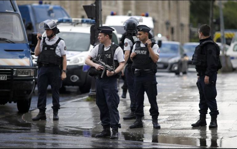Los tres detenidos, dos hombres y una mujer, son arrestados en varios puntos de la geografía francesa por agentes especiales. AP / ARCHIVO