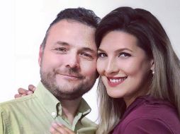 El noticiero concluyó con la pareja dándose un abrazo y la frase de Argentina Mercado: 