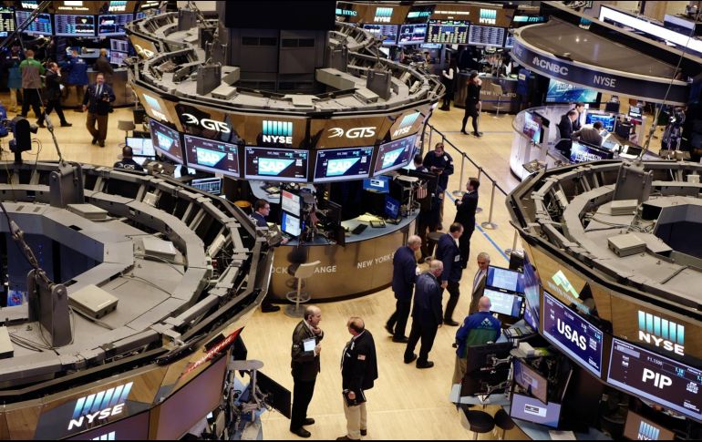 El NYSE Composite sube 4.85 puntos, operando con 12 mil 486.46 unidades. AP / ARCHIVO